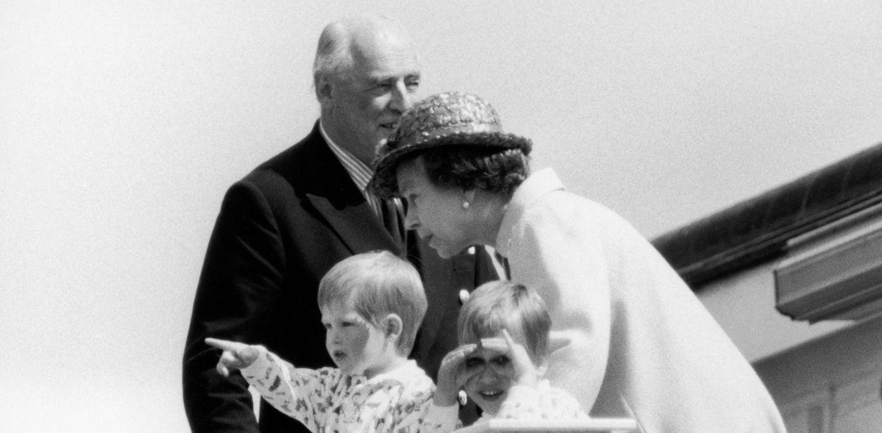 prince harry visits queen elizabeth gravesite